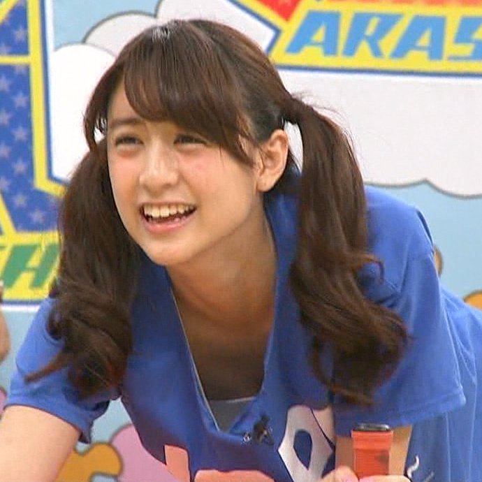 芸能人や女子アナたちがテレビで胸チラしちゃったエロ画像