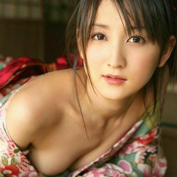 大和撫子の美女たちが着物を脱いでオッパイや股間を見せちゃった